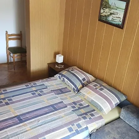 Apartment For Families With Children Lopar, Rab - 10402