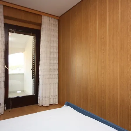 Apartment For Families With Children Lopar, Rab - 10402