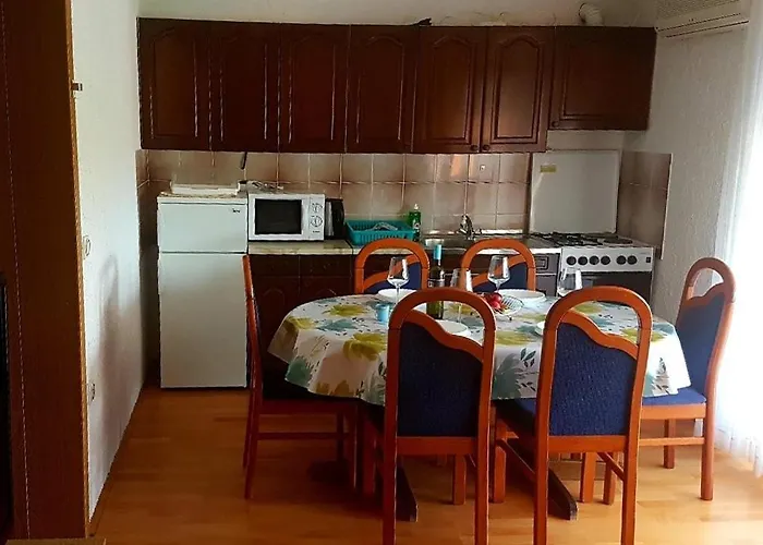 Apartmán For Families With Children Lopar, Rab - 10402 Lopar
