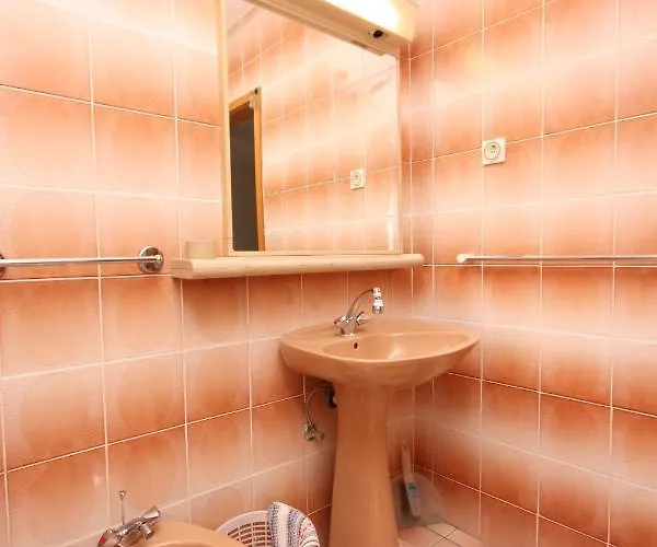 Apartmán For Families With Children Lopar, Rab - 10402 Lopar