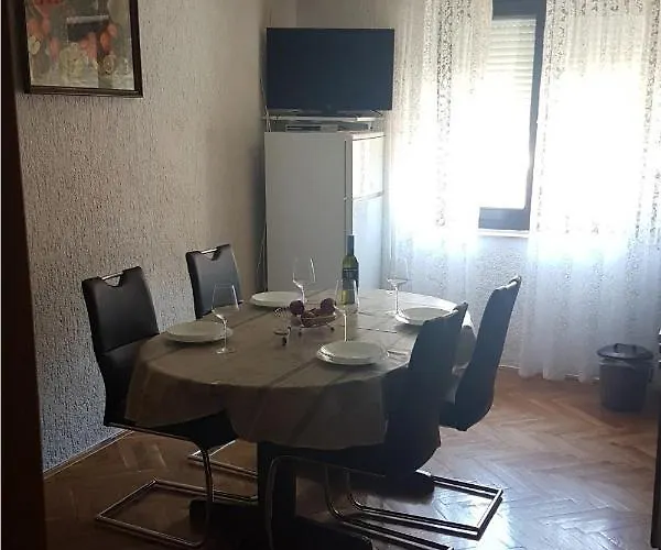 Apartmán For Families With Children Lopar, Rab - 10402 Lopar